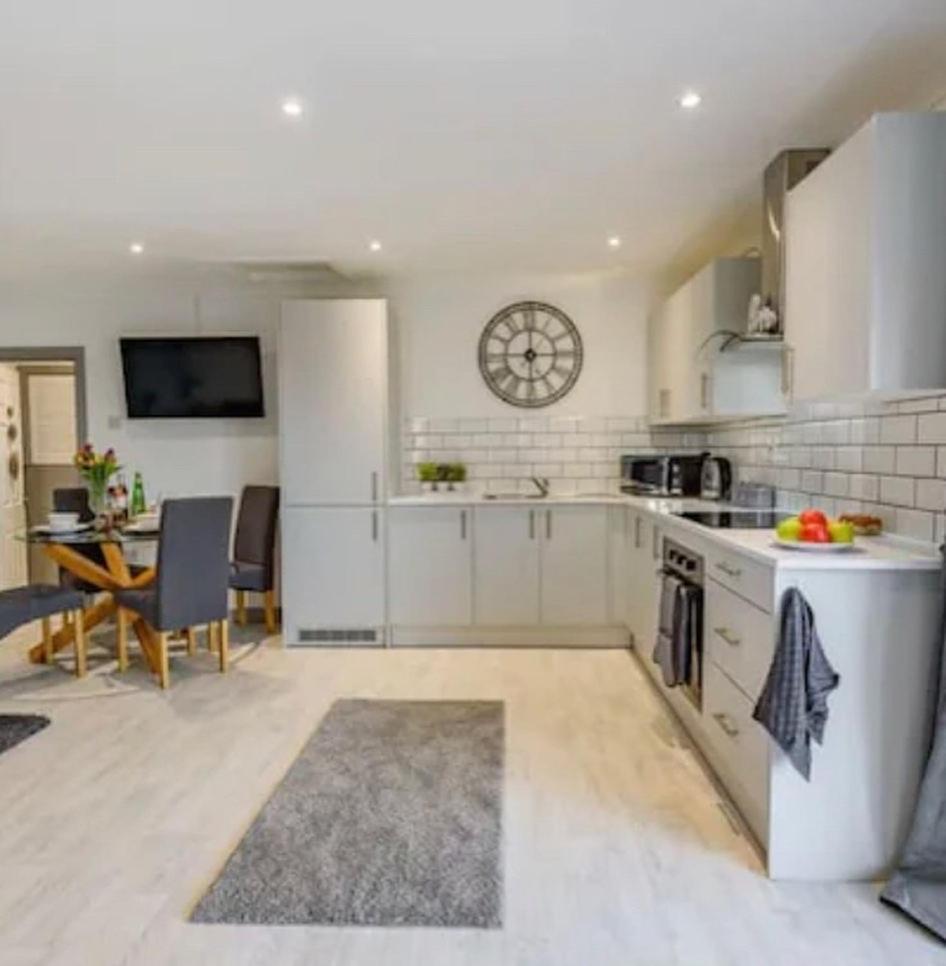 1 Bedroom Holiday Let In The Heart Of West Wales Carmarthen Exteriör bild
