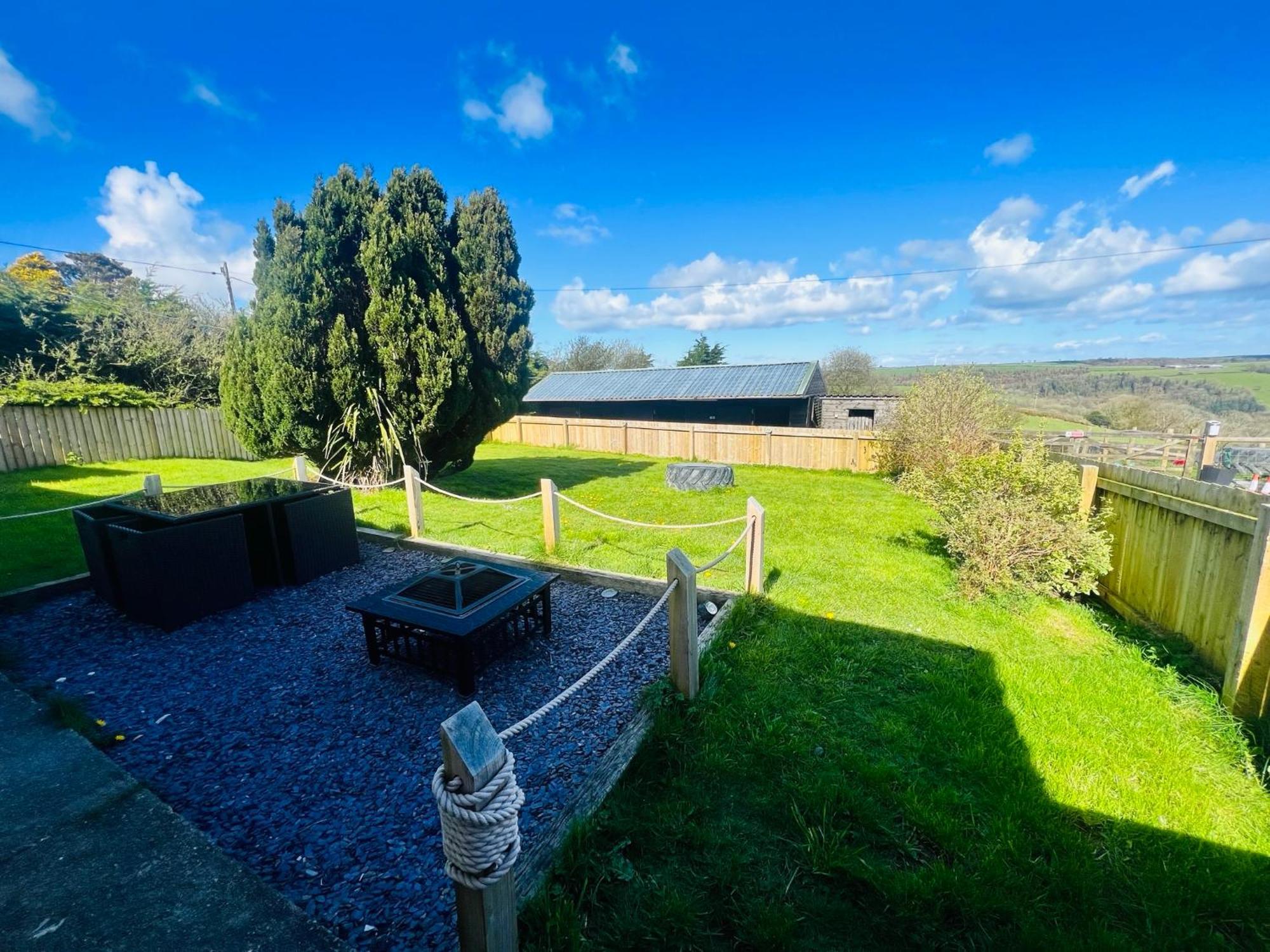 1 Bedroom Holiday Let In The Heart Of West Wales Carmarthen Exteriör bild